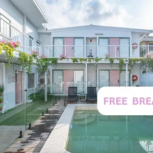 Surf Boutique Backpackers - Free Breakfast Albergue